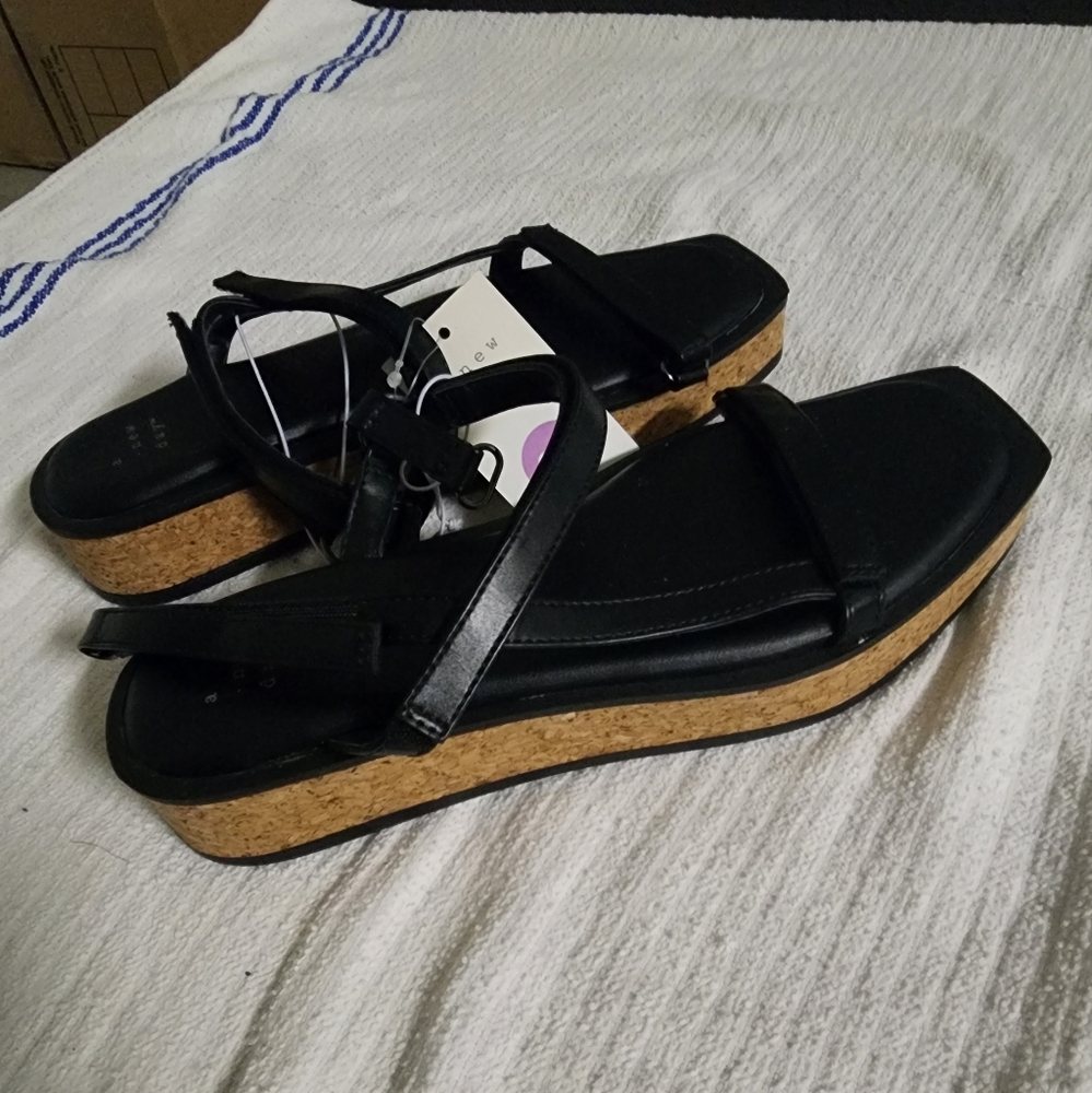 A New Day Sandals - Picture 6 of 8